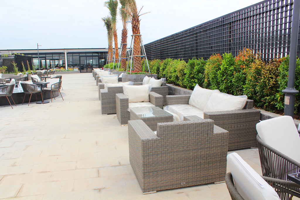 sofa nhựa giả mây