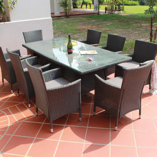 Những mẫu ghế nhựa giả mây phù hợp với quán cafe sân vườn