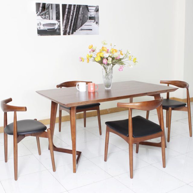 Bật mí những mẫu bàn ăn gỗ tần bì cao cấp tại TPHCM