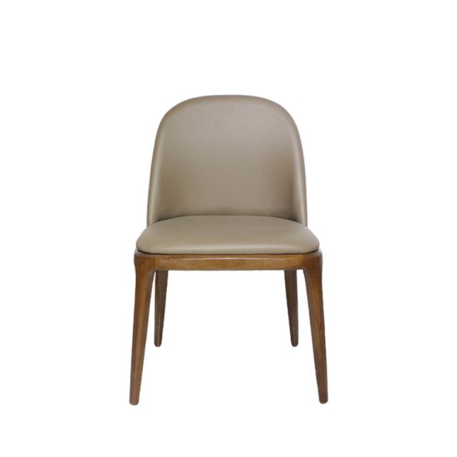Ghế ăn gỗ Grace bọc da màu be, thiết kế lưng cong tối giản, đệm ngồi êm ái, khung và chân gỗ tự nhiên, phong cách hiện đại.