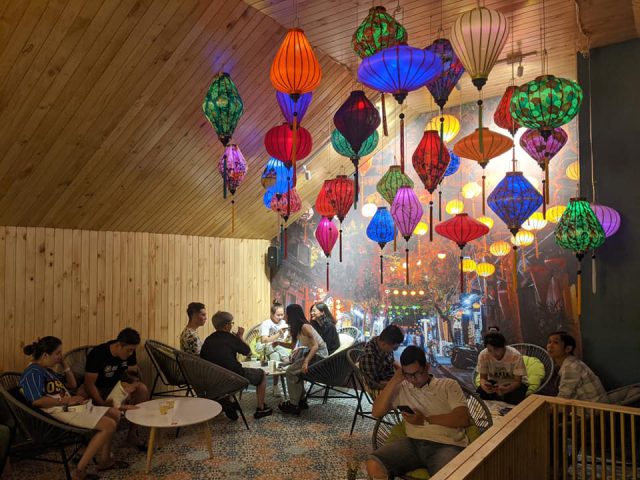 Những mẫu bàn ghế ngoài trời độc đáo cho không gian coffee tại Furnist