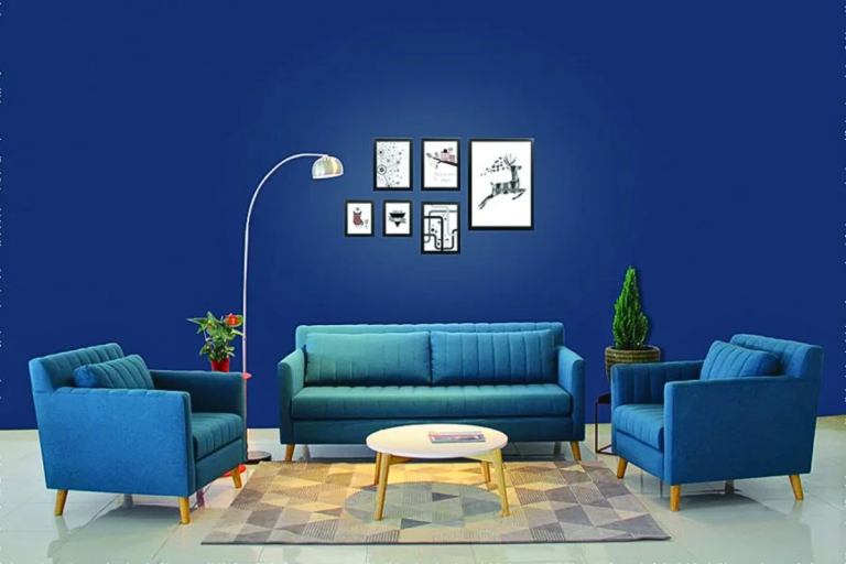 Bộ sofa vải màu xanh dương hiện đại trên nền tường xnah davy