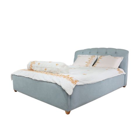 Giường ngủ bọc vải màu xanh pastel, thiết kế đơn giản hiện đại, đặt ga và gối màu trắng.