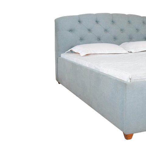 Chiếc giường có khung bo góc nhẹ nhàng, tăng tính thẩm mỹ và sự thoải mái cho người dùng