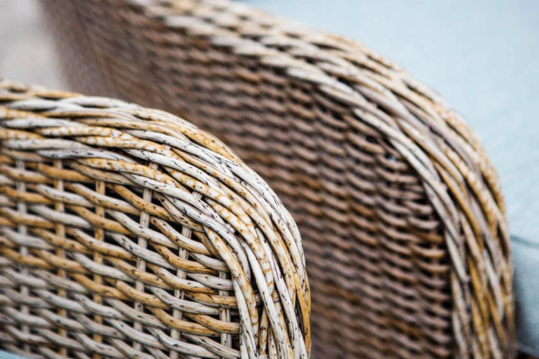 Bề mặt mây nhựa đan thủ công chắc chắn, chống tia UV, phù hợp cho nội thất và ngoại thất cao cấp