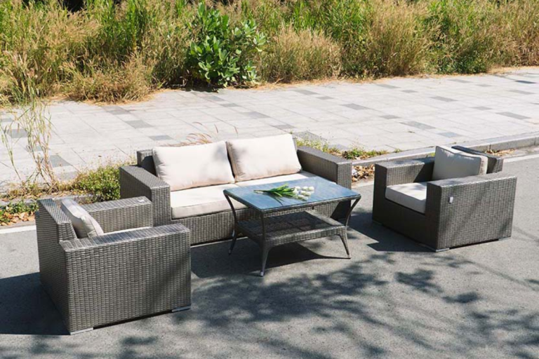 Bộ sofa ngoại thất mây nhựa bền chắc, chịu nắng mưa tốt, phù hợp sử dụng lâu dài ngoài trời.