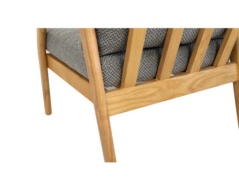 Khung gỗ tần bì của ghế sofa đơn chắc chắn, cứng cáp