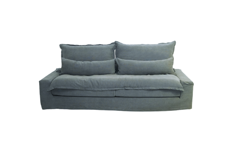 Sofa băng ba Sleeple bọc vải màu xám xanh, thiết kế dáng thấp thư giãn, đệm ngồi và gối tựa rời dày êm, phong cách hiện đại.