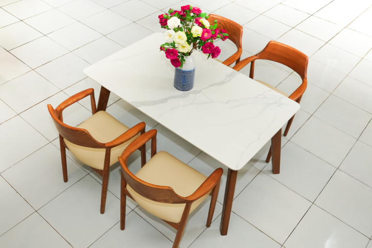 Bộ bàn ăn mặt đá 1m4 kèm ghế gỗ, kiểu dáng tinh tế cho căn hộ