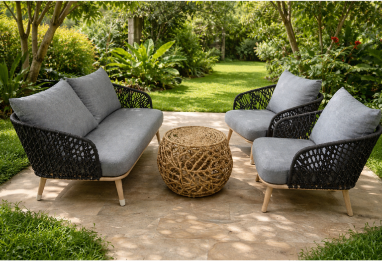 Bộ bàn ghế ngoài trời Peace phù hợp cho không gian sân vườn