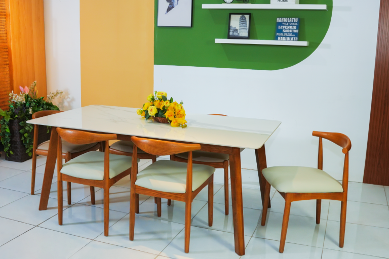 Bàn ăn mặt đá tự nhiên sang trọng tôn lên vẻ đẹp tinh tế cho không gian nội thất